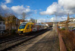 Der VT 255 (95 80 0648 155-9 D-HEB / 95 80 0648 655-8 D-HEB) ein Alstom Coradia LINT 41 der HLB (Hessische Landesbahn GmbH), fährt am 17.01.2023,  als RB 93  Rothaarbahn  (Bad Berleburg -