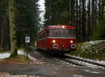   Eine Schienenbusgarnitur der VEB Vulkan-Eifel-Bahn Betriebsgesellschaft mbH auf Sonderfahrt (bestehend aus 798 670-6, 998 863-5 und 796 784-7) fährt am 26.01.2019 zwischen der ehem.