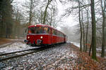   Eine Schienenbusgarnitur der VEB Vulkan-Eifel-Bahn Betriebsgesellschaft mbH auf Sonderfahrt (bestehend aus 798 670-6, 998 863-5 und 796 784-7) fährt am 26.01.2019 zwischen der ehem.