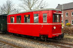Der zweiachsige meterspurige Dieseltriebwagen T 7 der ehemaligen MEG - Mittelbadischen Eisenbahnen AG, am 31 März 2013 beim Kleinbahnmuseum Selfkantbahn der IHS - Interessengemeinschaft