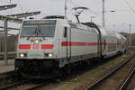 146 558-2 mit IC 2239(Warnemünde-Leipzig)bei der Einfahrt im Rostocker Hbf.04.12.2020