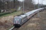 Bahn-BKK 101 004-0 mit IC 2373 von Stralsund Hbf nach Karlsruhe Hbf bei der Durchfahrt in Rostock-Kassebohm.29.12.2017