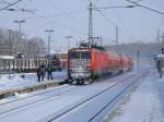 112 133-4 vom RE 13024 Binz-Stralsund hatte,am 04.Februar 2012,bei der Ankunft in Bergen/Rgen nicht zubersehende Winterspuren.