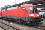 182 019 mit RE 4308(Rostock-Hamburg)kurz vor der Ausfahrt im Rostocker Hbf.15.10.2017