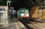 186 135-0 mit dem EC 249 von Hamburg-Altona nach Krakow Glowny im Berliner Ostbahnhof.