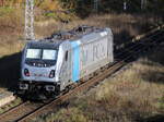 187 307-4 als Leerfahrt nach Rostock-Seehafen bei der Durchfahrt in Rostock-Kassebohm.05.11.2022