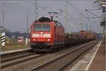 185 124 mit einem Güterzug Richtung Basel in Auggen.