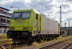 BR 185/744605/auch-fuer-die-schweiz-tauglichdie-945 Auch für die Schweiz tauglich....
Die α 185 603-8 (91 80 6185 603-8 D-ATLU) der Alpha Trains Luxembourg S.à.r.l., ex RHC 2061(91 80 6185 603-8 D-RHC), ex HGK 2061, ist am 24.08.2021 beim Hbf Siegen abgestellt.

Die TRAXX F140 AC2 wurde 2008 von Bombardier in Kassel unter der Fabriknummer 34212 gebaut. Sie hat die Zulassungen für Deutschland, Österreich und die Schweiz.