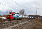 Die an die SBB Cargo International AG vermietete Vectron 193 477- 7  Fulda   (91 80 6193 477-7 D-SIEAG) der LokRoll AG (eingestellt bei Siemens Mobility, München) fährt am 11.03.2021 mit einem