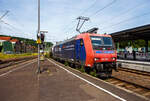 Die an die SBB Cargo International AG vermietete SBB Cargo Re 482 022-1 (91 85 4482 022-1 CH-SBBC) der SBB Cargo fährt am 18 Juni 2025 mit einem Kesselwagenzug durch Betzdorf/Sieg in Richtung
