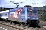101 065-1mit Werbung Macrolon in Geislingen Steige am 04.10.2001.