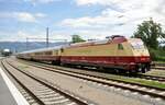 101 001-6 mit AKE TEE Rheingold in Lindau-Reutin am 12.08.2023.