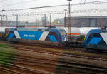 Die 101 133-7 / TCS 103003 (91 80 6101 133-7 D-TCS) der TCS - Train Charter Services B.V., 's-Hertogenbosch (Niederlande) ist am 21 Januar 2025 beim Hbf Münster (Westfalen) abgestellt, die ich aus einem fahrenden IC heraus ablichten konnte. Rechts die 101 128-7 / TCS 103002.

Die Lok wurde 1998 von ADtranz (ABB Daimler-Benz Transportation GmbH) in Kassel unter der Fabriknummer 33243 gebaut und an die DB Fernverkehr geliefert. Zum 17. Oktober 2023 wurde sie an die HTFS - HappyTrain Fleet Services B.V., Hendrik Ido Ambacht in die Niederlande verkauft, wo sie als HTFS 103002 bezeichnet wird, betrieben wird die Lok von TCS - Zugcharter Services B.V.,'s-Hertogenbosch.
