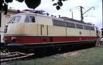 103 002-2 in München-Freimann am 27.06.1982.