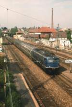 Im Mai 1978 durchfährt 110 187-2 mit einem Schnellzug Stuttgart-Vaihingen