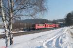 111 197-0 zieht den verspäteten RE 4854 München - Nürnberg bei Sinsgrün.