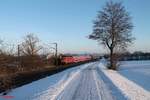 111 221-8 zieht bei Pölling den RE 4858 München - Nürnberg.