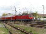 114 002-9 schiebt den RE1 in den Bahnhof Eisenhttenstadt.