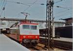 Die DB 120 004-7 ist mit einem IC in München eingetroffen, der IC wurde herausgezogen und die 120 004-7 erscheint nun in ihrem Glanz bei der Ausfahrt aus der Bahnhofshalle.

18. Mai 1984