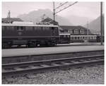 Als DB-Lokomotiven bei den SBB fuhren: DB-Lok E40 244, Brünig-Bahn Triebwagen und BOB-Personenwagen in Interlaken Ost vereinigt. 9.Juli 1964 