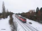 Eine 143iger schiebt die S10 nach Halle bei Schkeuditz.