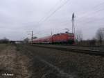 143 885 schiebt ein RE nach Leipzig aus Meien bei Borsdorf.