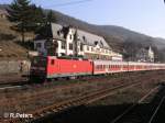 143 906-6 erreicht Lorch an dem Rhgein mit einer RB Koblenz.