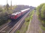 143 327-5 fuhr mit der S-Bahn in Schkeuditz ein.