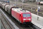 Am 31 Oktober 2013 durchfahrt 145 040 Gladbeck-West.