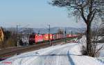 152 128-5 zieht ein Containerzug bei Pölling.