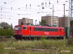 155 201-7 steht mit ein Containerzug in Eisenhttenstadt abgestellt.