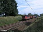 155 043-3 zieht bei Jacobsdorf(Mark) ein Containerzug von der Oderbrcke.