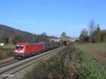 182 024-1 mit einem gemischten Gterzug bei Dettenhofen. 29.10.10