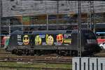 Werbelok 182 506-7, (ES 64 U2-96), wurde im Gleisvorfeld des Hbf. von München abgestellt. 01.05.2025