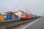 185 316-7 mit einemGüterzug nach Österreich in Obertraubing.