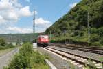 185 199-7 rollt langsam in die Überholung im Lorleley Betriebsbahnhof mit einem gemischten Güterzug.