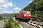 185 199-7 rollt langsam in die Überholung im Lorleley Betriebsbahnhof mit einem gemischten Güterzug.