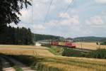 185 360-3 zieht ein Containerzug bei Dettenhofen.