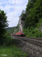 185 320-9 und 197 mit einem Kohlezug bei Matting.