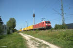 185 070-0 zieht durch Nürnberh Hohe Marter ein DHL Containerzug nach Nürnberg Hafen.