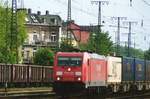 Am 27 September 2009 durchfahrt 185 246 mit ein KLV Köln West.