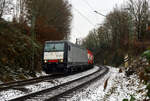 Die an die Viking-Rail ApS (mit Sitz im dänischen Padborg) vermietete 185 407-4 (91 80 6185 407-4 D-BRLL) der BRLL - Beacon Rail Leasing GmbH (Grünwald) fährt am 10 Januar 2025 mit