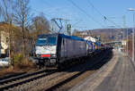 Die an die Viking-Rail ApS (mit Sitz im dänischen Padborg) vermietete 185 407-4 (91 80 6185 407-4 D-BRLL) der BRLL - Beacon Rail Leasing GmbH (Grünwald) fährt am 18 Februar 2025 mit