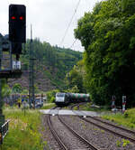 Die an die VTG-Tochter Retrack Germany GmbH (Hamburg) vermietete Railpool 186 538-5  Mikkel  (91 80 6186 538-5 D-Rpool) fährt am 22 Mai 2025 mit einem Kesselwagenzug durch Kirchen an der Sieg in Richtung Siegen. Laut Gefahrgut-Warntafel ist das Ladegut ist Ethanol (Ethylalkohol) umgangssprachlich auch Alkohol/Spiritus genannt. 

Die Bombardier TRAXX F140 MS(2E) wurde 2020 von Bombardier in Kassel unter der Fabriknummer 35653 gebaut und an die Railpool ausgeliefert. Die Multisystemlokomotive hat die Zulassungen bzw. besitzt die Länderpakete für Deutschland, Österreich, Polen, Tschechien, Slowakei, Ungarn und die Niederlande (D/A/PL/CZ/SK/H/NL).
