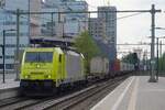 Medway 186 112 zieht ein Containerzug durch Tilburg am 8 Mai 2026.