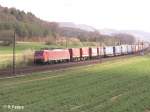 189 034-2 zieht ein Containerzug durchs Maintal bei Harbach.