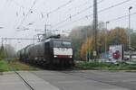 Am 23 Oktober 2024 durchfahrt DBC 189 096 mit ein Ölzug Emmerich und wird vom Bahnübergang fotografiert. Innerhalb von zwei jahren wird dieser Szenerie grundlegend verschwunden sein mit der Generalsanierung und Ausbau der Strecke Zevenaar--Emmerich--Oberhausen.