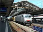 Ich staunte nicht schlecht, als ich erneut die akiem 64 F4 082 (91 80 189 982-2 D-AKIEM) in Lausanne zu sehen bekam. Die Lok wartet mit einer Gleisbaumaschine auf die baldige Weiterfahrt in Richtung Vevey. Seit der bernahme der  Novelis -Zge durch DB 185 sind die ohnehin raren Einstze der BR 189 in der Gegend von Lausanne sehr selten geworden, so dass diese akiem 64 F4 082 (91 80 189 982-2 D-AKIEM) ein nicht alltgliches Motiv darstellt. 

24. Mai 2025