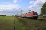 Am 21 Augustus 2025 zieht 189 081 ein Stahlzug durch Hulten und wird vom offenbarer Weg fotografiert. Am 21 Augustus 2025 zieht 189 081 ein Stahlzug durch Hulten und wird vom offenbarer Weg fotografiert.