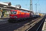 DB Vectron Lok 193 307 kommt mit ihrem Güterzug aus Richtung Koblenz Lützel und durchfährt den Bahnhof von Koblenz.